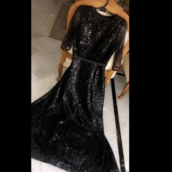 Gunbeyi black gown - Picture 1 of 2